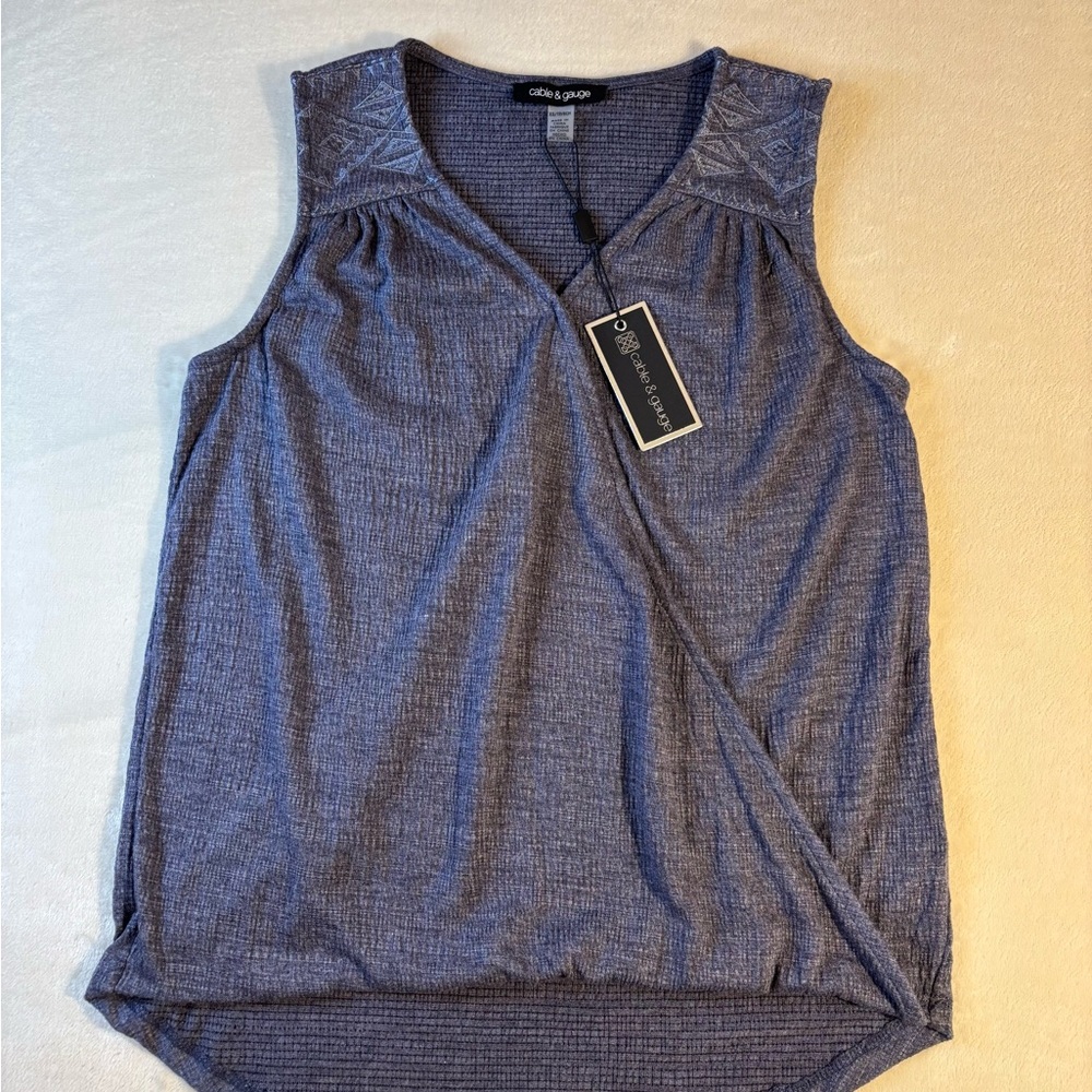 NWT Gable & Gage Women’s Blue Aztec Print Sleeveless Cross Front Top Size SM